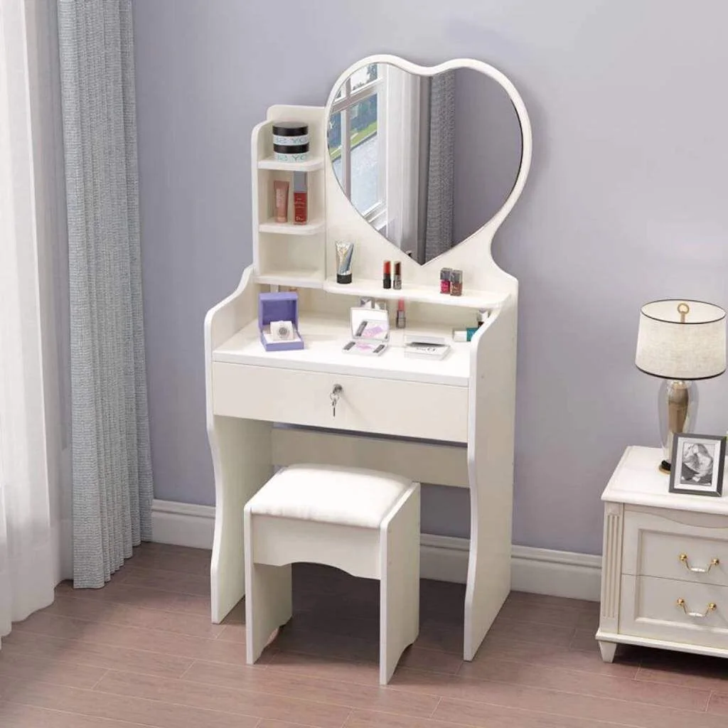 Compact Princess Vanity Desk with Heart-Shaped Mirror & Storage Shelves